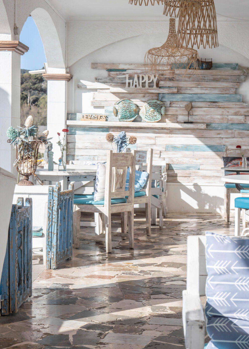 son-moll-mallorca-beachfront-restaurant-coastal-decor-interior